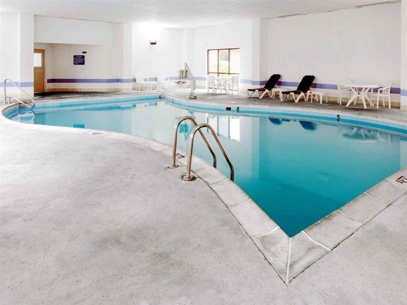 Days Inn & Suites By Wyndham Northwest Индианаполис Экстерьер фото