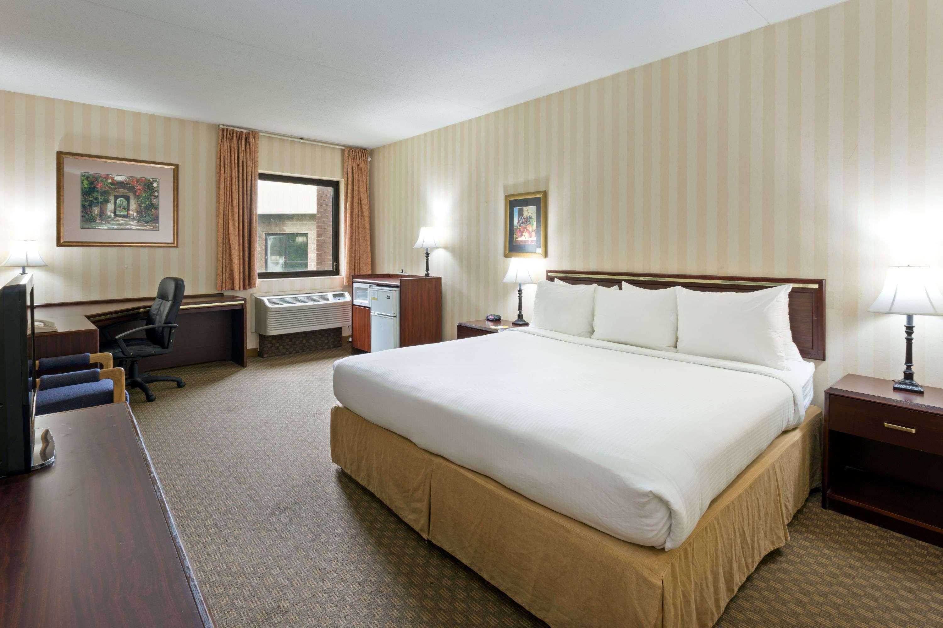 Days Inn & Suites By Wyndham Northwest Индианаполис Экстерьер фото