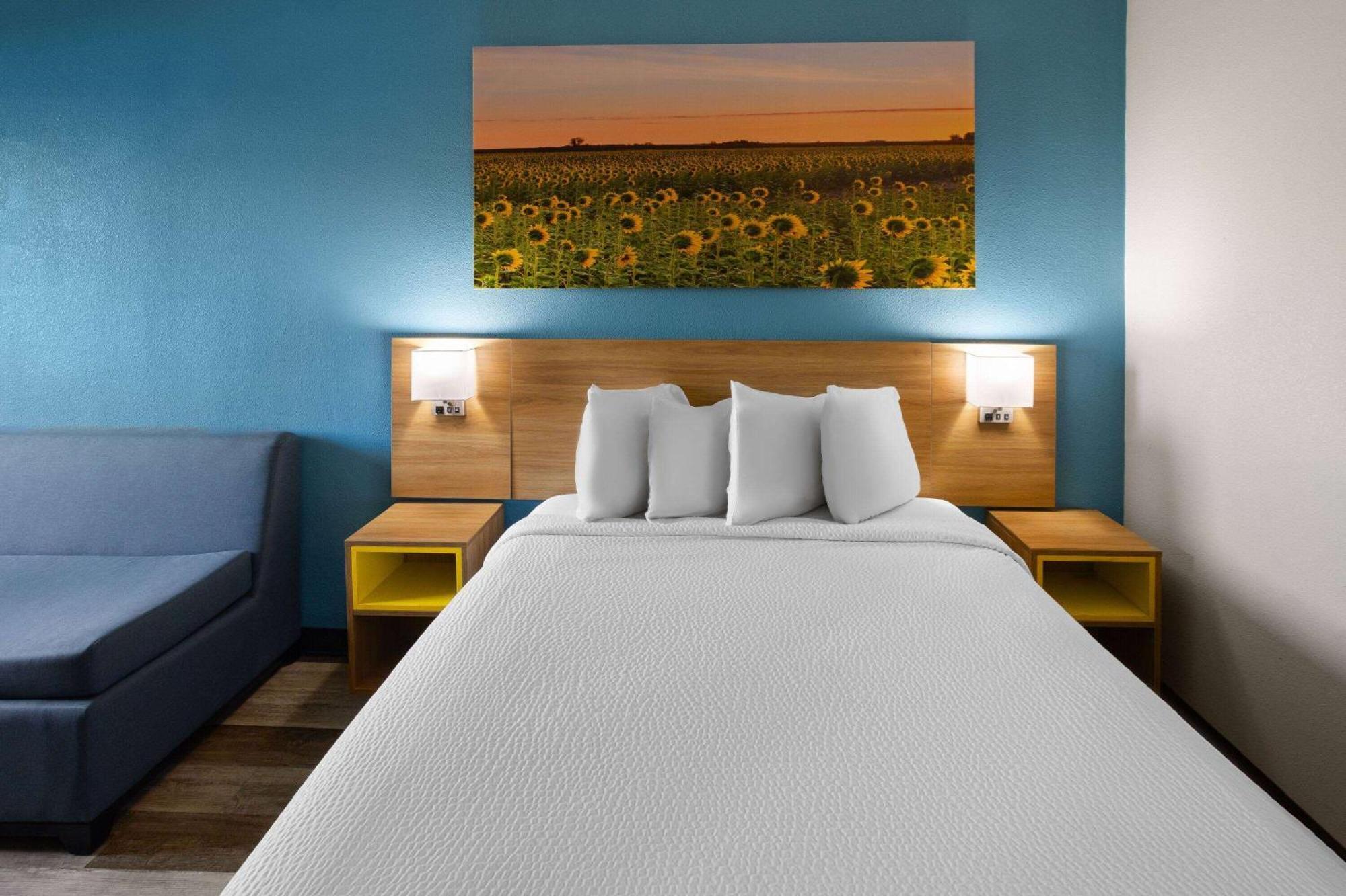 Days Inn & Suites By Wyndham Northwest Индианаполис Экстерьер фото