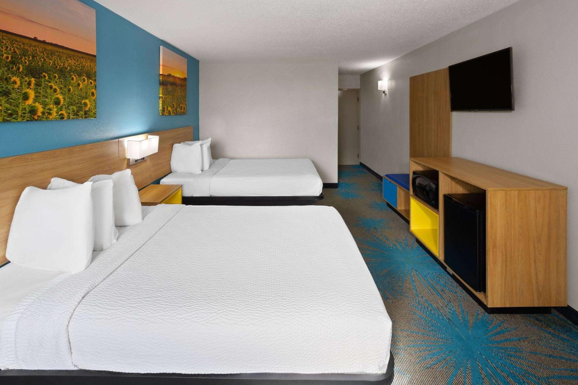 Days Inn & Suites By Wyndham Northwest Индианаполис Экстерьер фото