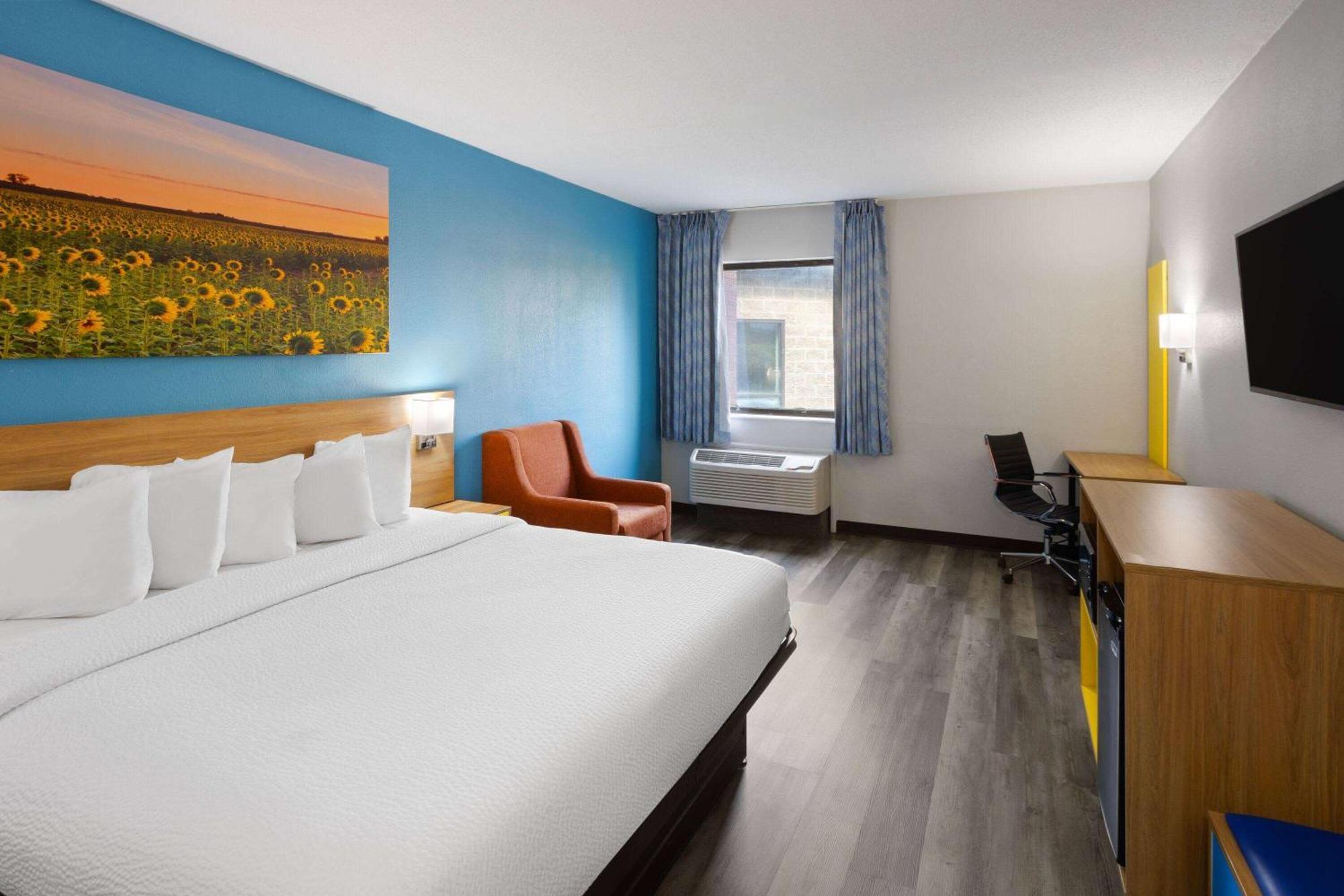 Days Inn & Suites By Wyndham Northwest Индианаполис Экстерьер фото