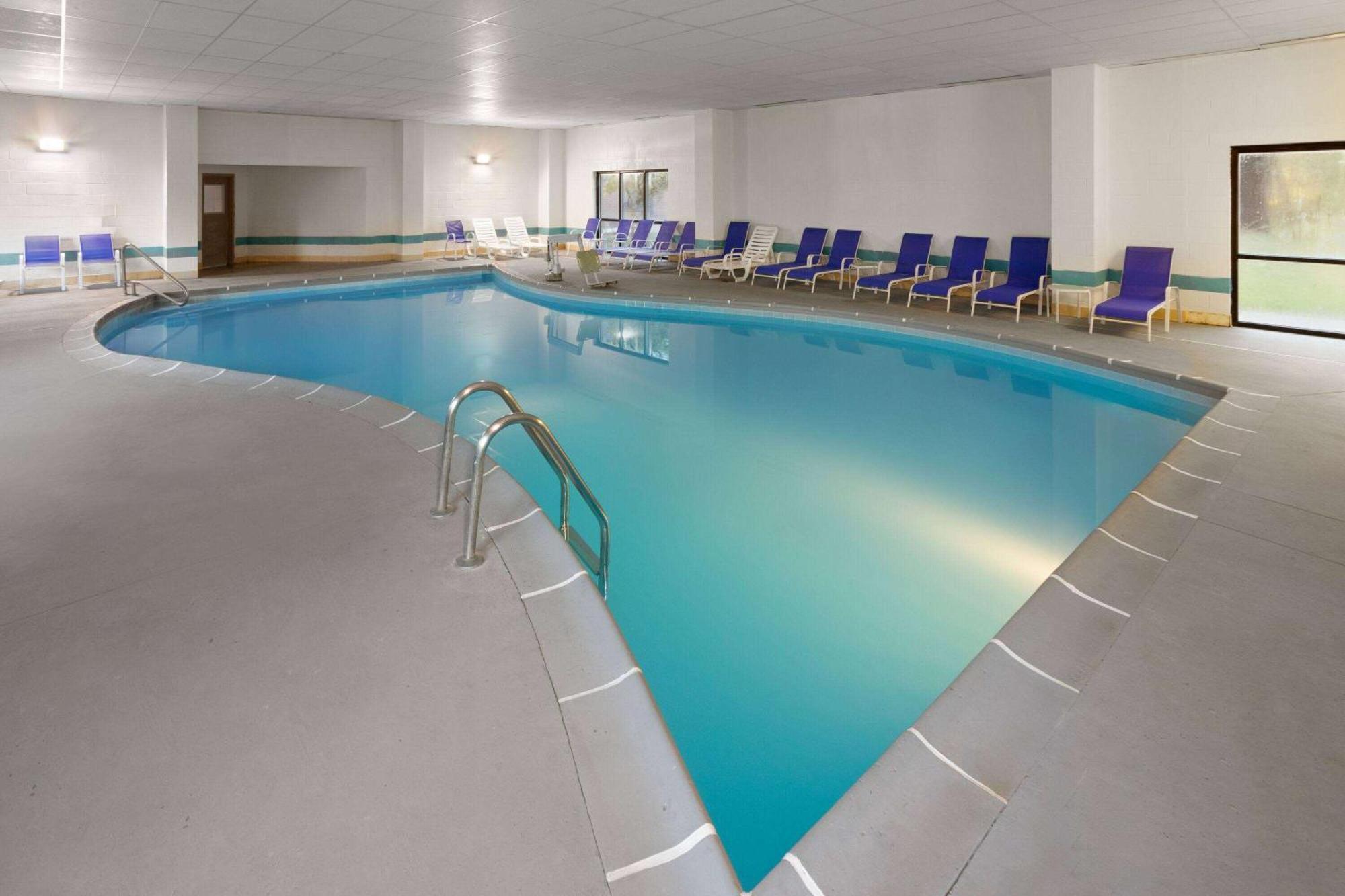 Days Inn & Suites By Wyndham Northwest Индианаполис Экстерьер фото
