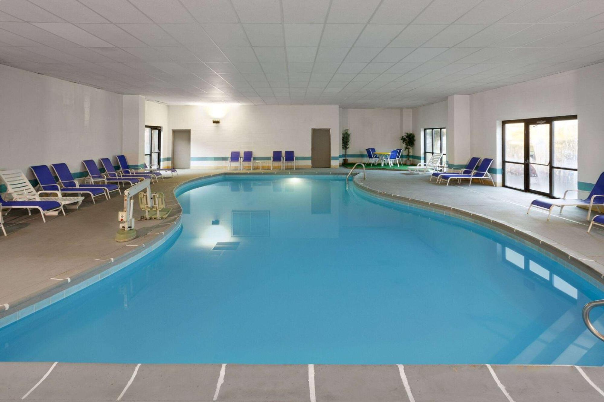 Days Inn & Suites By Wyndham Northwest Индианаполис Экстерьер фото