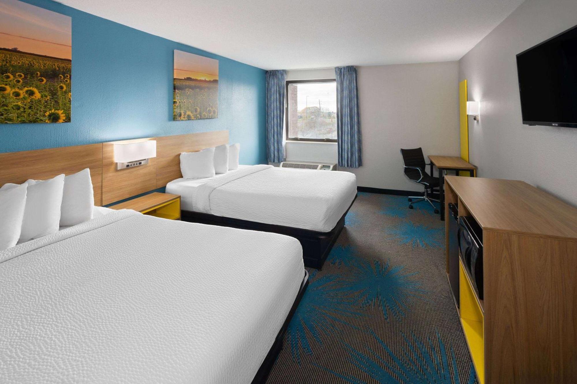 Days Inn & Suites By Wyndham Northwest Индианаполис Экстерьер фото