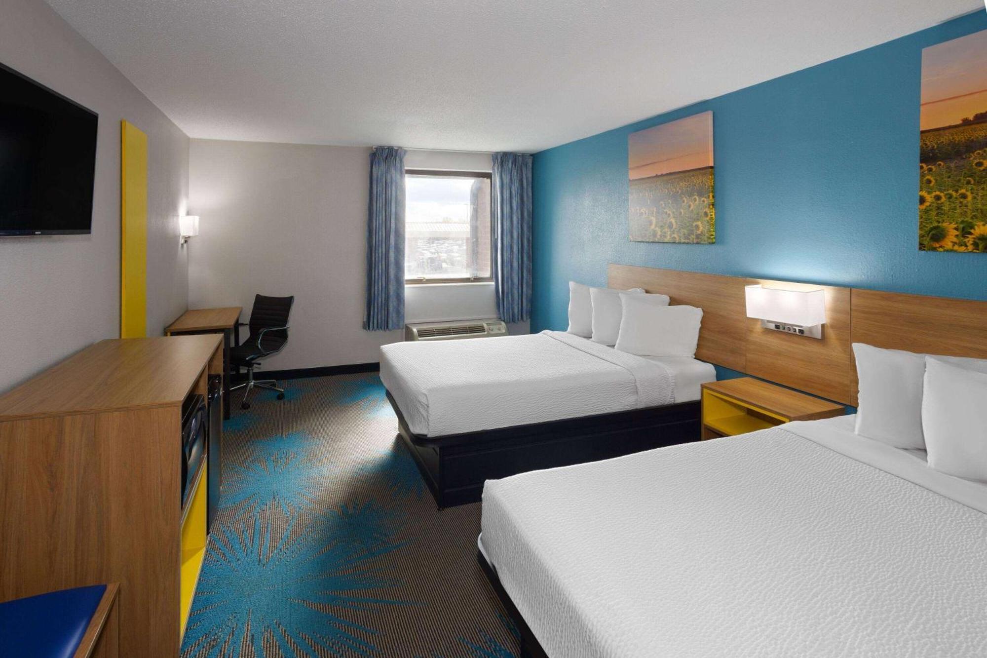 Days Inn & Suites By Wyndham Northwest Индианаполис Экстерьер фото