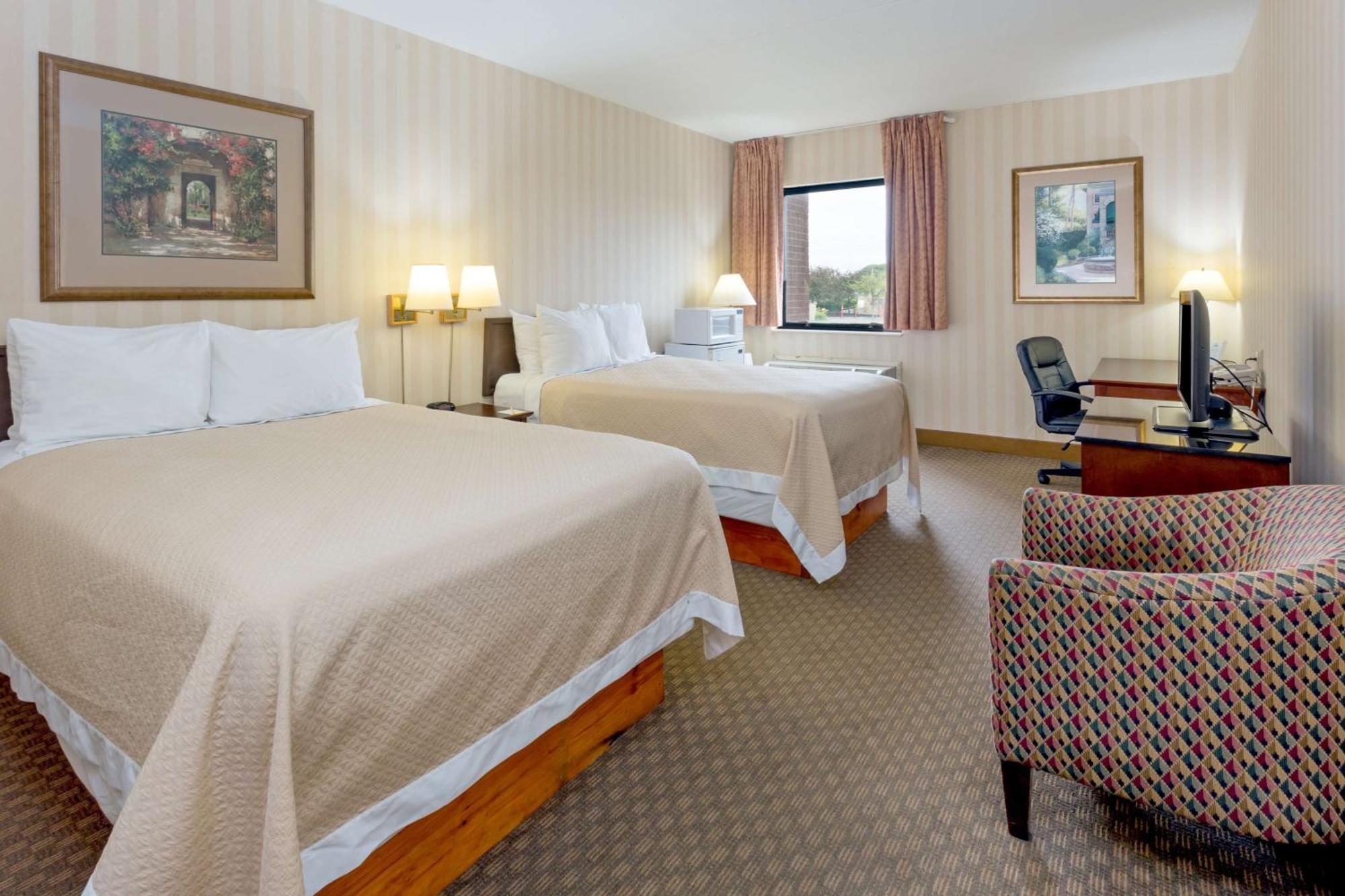 Days Inn & Suites By Wyndham Northwest Индианаполис Экстерьер фото