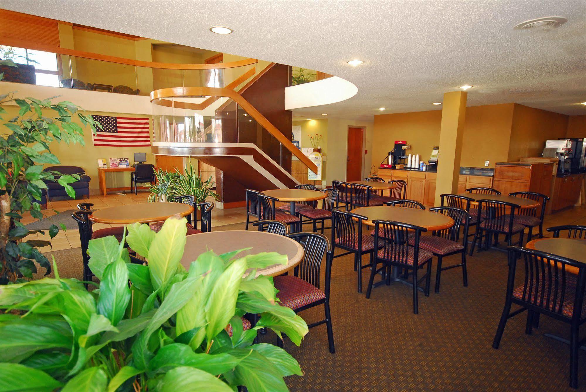 Days Inn & Suites By Wyndham Northwest Индианаполис Экстерьер фото
